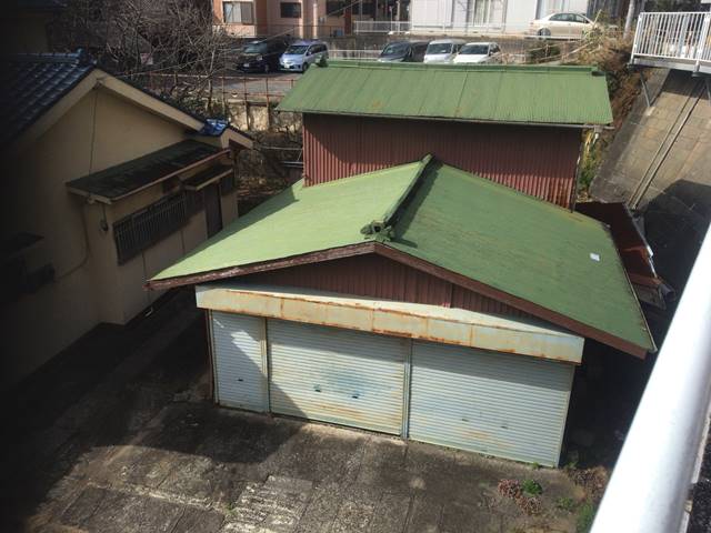 神奈川県横浜市緑区長津田町の木造2階建て住宅解体工事2棟前の様子です。